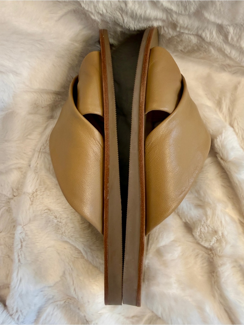 Everlane Day Crossover Sandal in Light Taupe, size 5 EUC - Picture 2 of 6